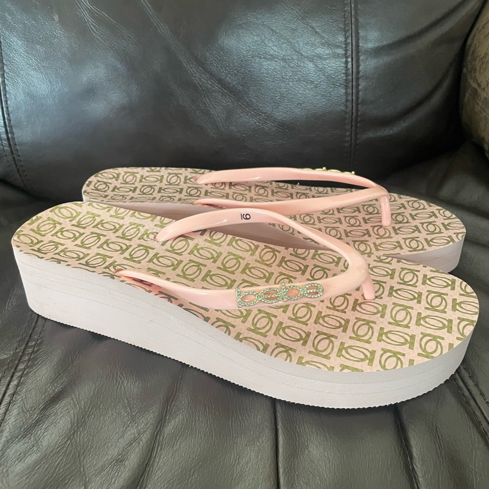 Bebe flip flops sz 9
